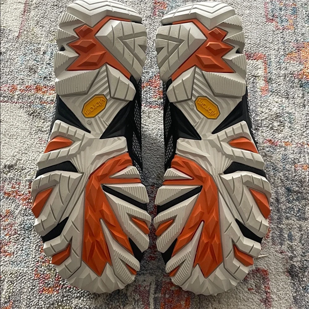 Merrell Men's Black and Gray hiking boots. - Picture 4 of 6